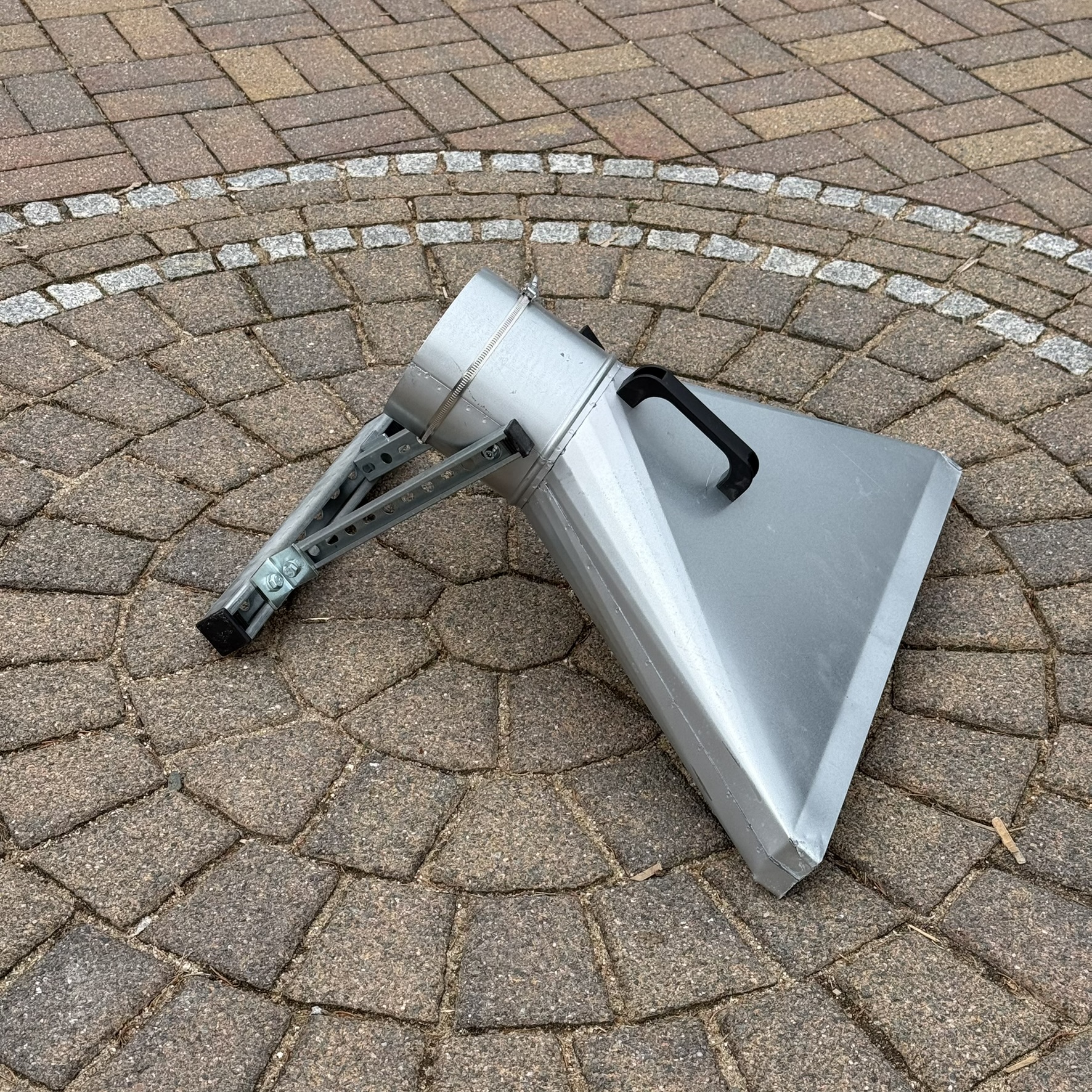Ausblasstutzen Wickelfalz, verz., DN250, Vogelschutzgitter, 45°, Dichtung